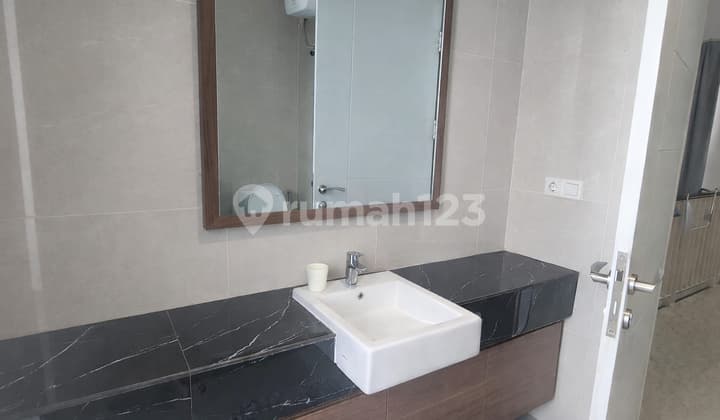 For Sale Luxury House Fully Furnished at The Riviera Puri Metland Land Area 180 m², Building Area 210 m², 4+1 Bedrooms, EV Charging 7700W, 11000W, Ready to Move In