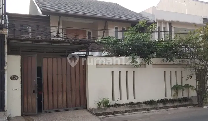 Rumah Besar di Jalan Utama Tanjung Duren - Potensi Usaha Tinggi