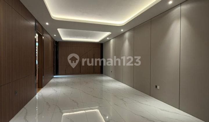 Rumah Furnished Cluster Manhattan di Pik2
