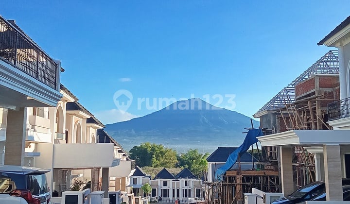 Villa/ Luxury 2-Storey House Strategically Located Near Batu-Malang