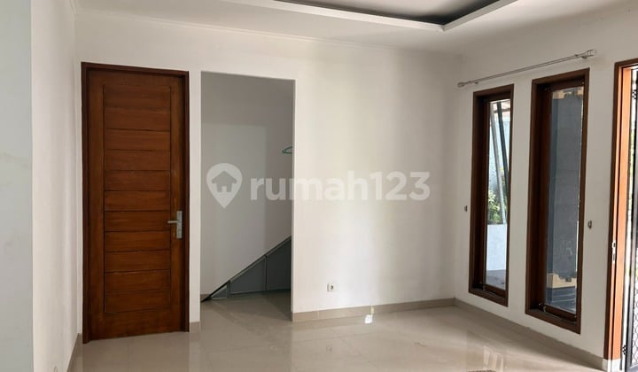 Rental 3-Story Semi Furnished House in Pd. Pucung, Pd. Aren District