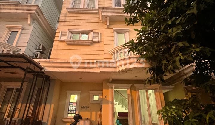 English Translation: For Sale 3-Story House in Strategic Location at Gading Serpong, Montana Village Cluster.