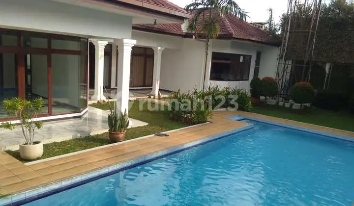 Dijual Rumah Luas 3 Kavling Ada Kolam Renang di Cipete