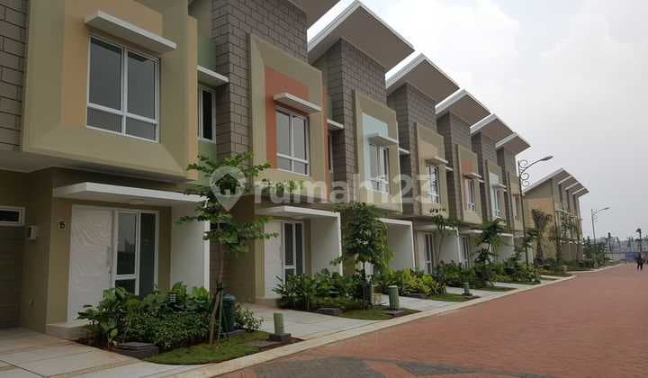Dijual Rumah La Bella ( Arcadia Village ) Gading Serpong View Taman dan Danau