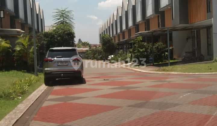 Dijual Rumah Asri Hoek Di.cluster.premium Kota. Wisata