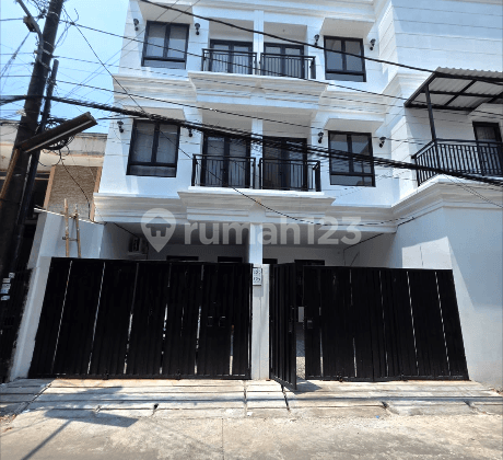 Rumah Baru 3 Lantai Lingkungan Aman dan Nyaman di Kepa Duri