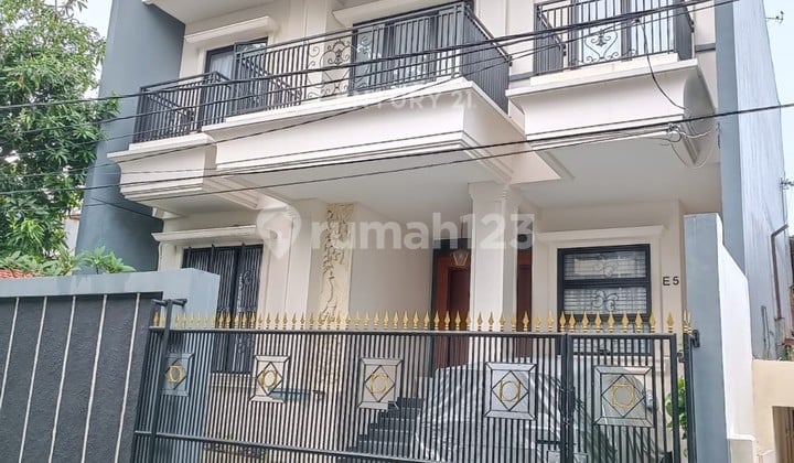 Rumah di Komplek Sunrise Garden Kedoya Kebon Jeruk Jakarta Barat