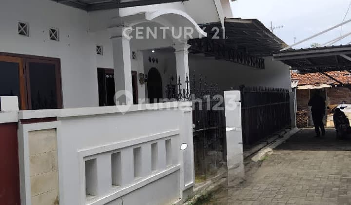 2-Storey Strategic House in the Center of Tegal City