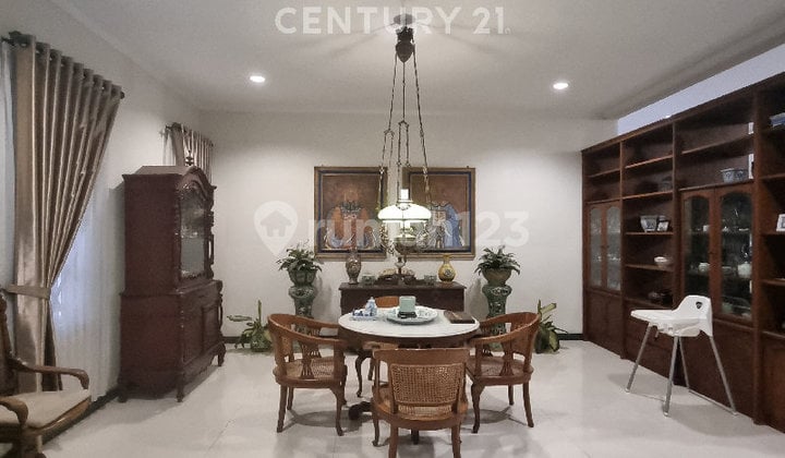 Rumah Mewah 2 Lantai di Perumahan Elite