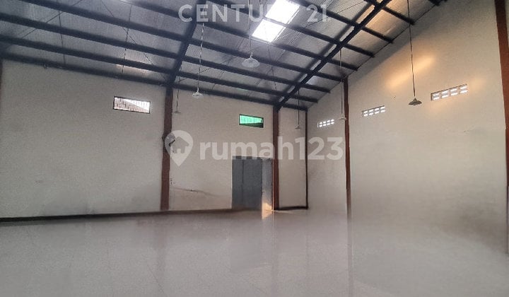 Strategic Shop House Suitable for Warehouse in Tegal