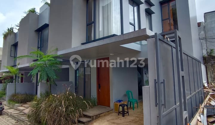 Rumah Modern Compact 2 Lantai Plus Mezanin Selangkah ke Tbsimatupang,Jaksel