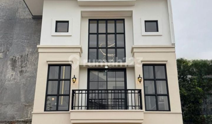 Townhouse 4 Lantai Super Strategis di Mampang Prapatan, Jakarta Selatan