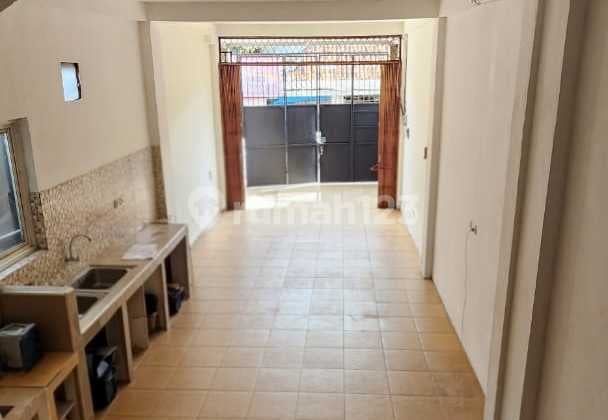 Di Jual/ Sewa.. Ruko 3 Lantai, Kesederhanan Jakarta Barat, Bebas Banjir, Lokasi Strategis. (Van)