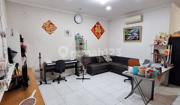 Dijual Rumah.. Sunter, Luas, 2 Lantai, Bagus, Murah, 10X16, Hadap Selatan, Bebas Banjir, Lokasi Strategis.(Lily)