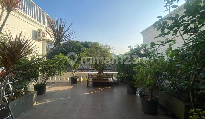 Di Jual... Rumah Gandeng, 2 Lantai, Bagus, Balkon Luas, Beserta 12 Kamar Kost, Bebas Banjir, Lubang Buaya Taman Mini. (Iren)