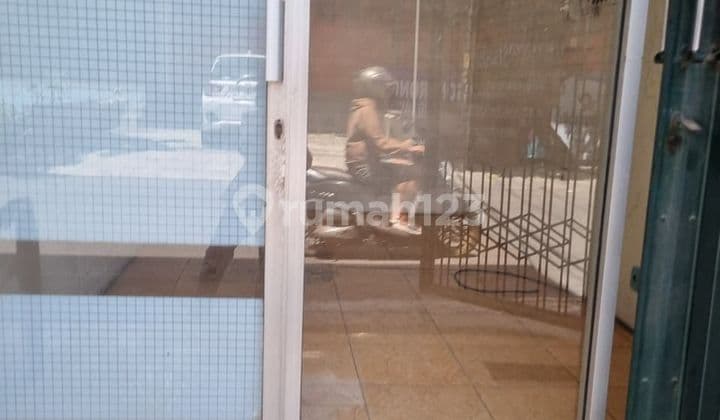 Shop for Rent in Central Surabaya Near Shopping Center