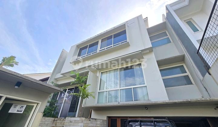 For Rent Rumah Modern Cantik Dekat Sekolah Internasional dan Bukit Golf dan Mall Pondok Indah Area Tenang Area Pondok Indah Jakarta Selatan