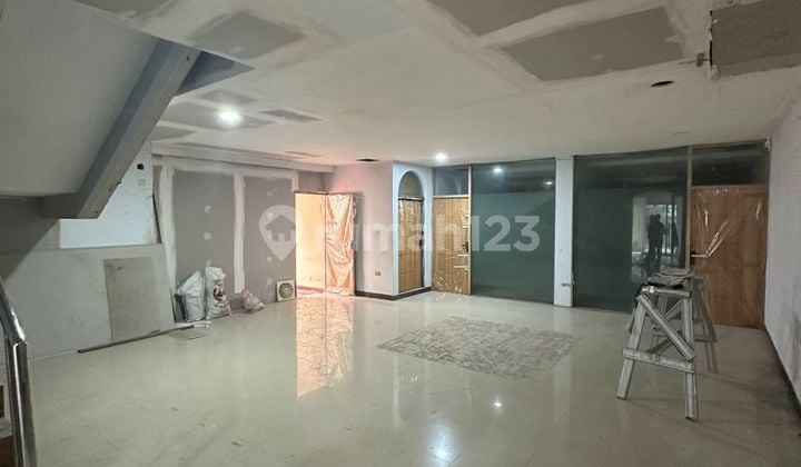 For Rent House bisa Kantor dan Klinik dan Ruang Usaha atau Tempat Kursus atau Multifungsi Dekat Blok M dan MRT dan Senayan Area Kebayoran Baru Jakarta Selatan