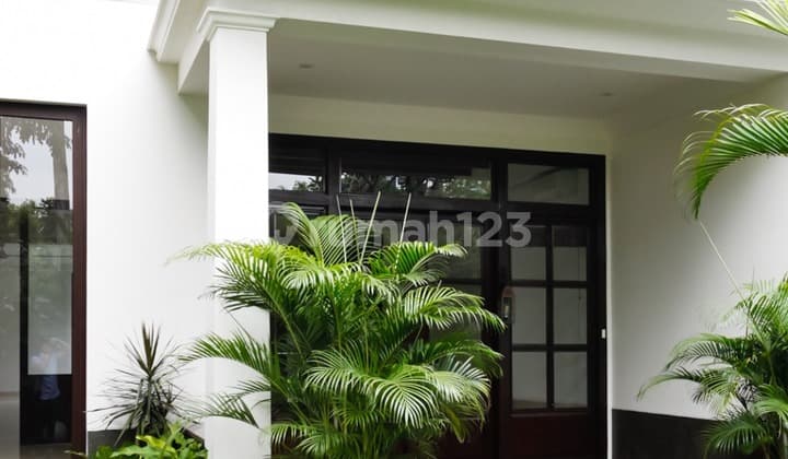 For Rent: Modern House Near AIS International School and Other International Schools, Also Near Kemang Raya, Kemang Area, Pejaten, South Jakarta