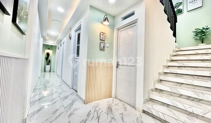 Dijual Butuh Uang Kost Strategis Kost Eksklusif Full Occupancy - Income 54 Juta/Bln Tepat di Depan Stasiun MRT Area Tamansari Hayam Wuruk Jakarta Barat