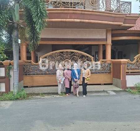 Rumah, 2 Lantai, SHM, di Kedaton,