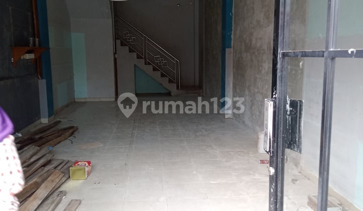 Shop House, 3 Floors, Freehold Certificate, in Enggal. Shop House, 3 Floors, Freehold Certificate, in Enggal.