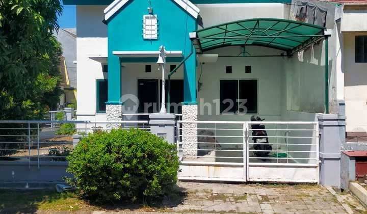 Rumah Pojok Hook Lingkungan Aman Tenang One Gate