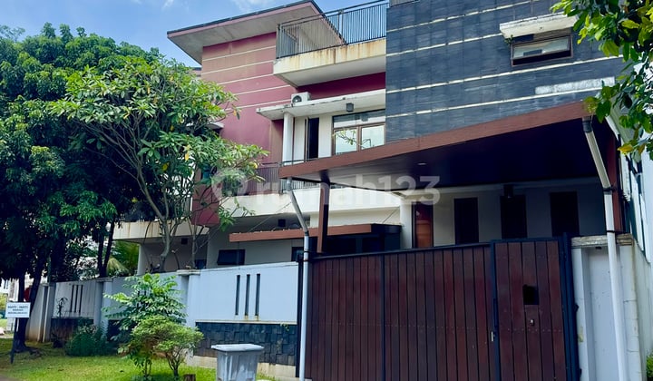 Rumah Hook Dibangun Dari Kavling dengan Kolam Renang di Phg