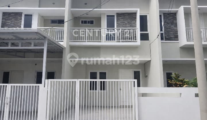 Rumah 2 Lantai Kelapa Gading 4 KT 3 KM Lokasi Strategis Dekat Mal