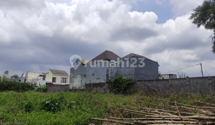 Tanah Strategis di Lingkungan Perumahan Elite - Ideal untuk Bangun Rumah Impian