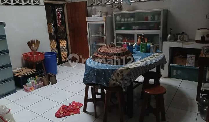 Rumah Tua Strategis di Kemandoran Jktsel