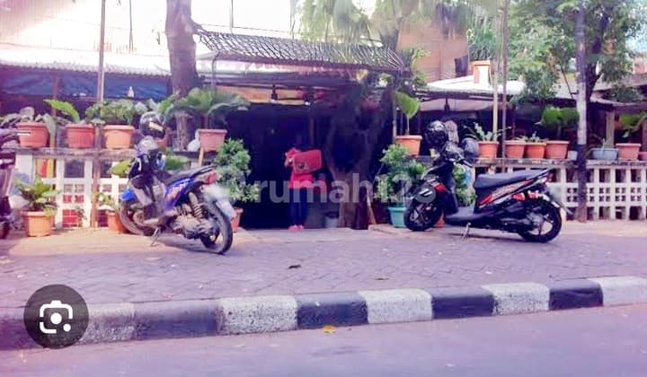 Land Suitable for Business in the Cikini Area