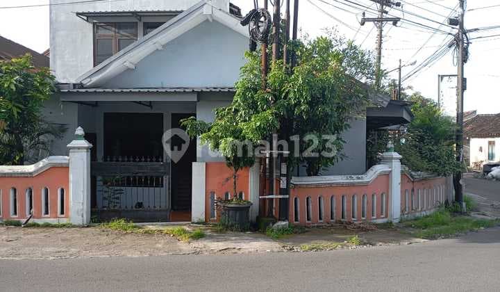 Rumah + Toko Komersial di Jalan Anggrek Maguwoharjo, Sleman