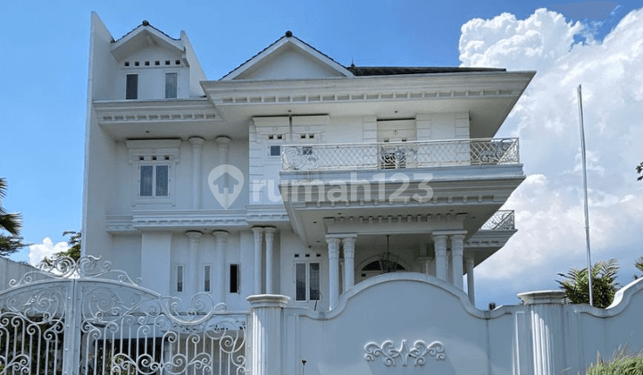 Rumah Mewah di Setra Duta Bandung