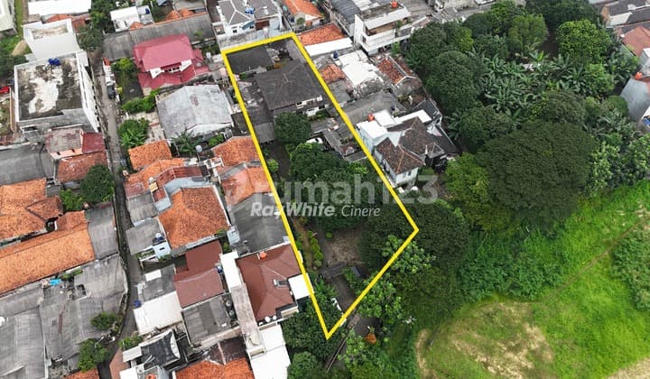 Land in a strategic location suitable for business in Lebak Bulus.