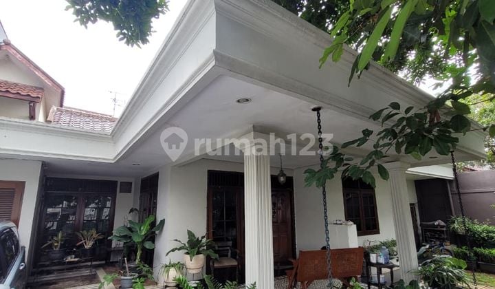 Rumah SHM dengan Gudang, Taman dan Private Pool di Kalimalang