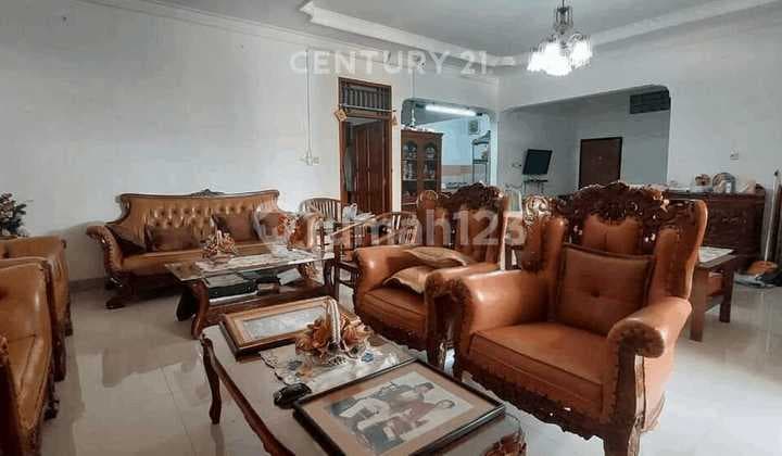Rumah Bangunan 2 Lantai Semi Furnished Huni di Tanjung Priok