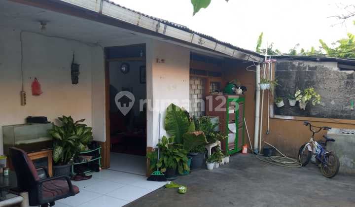 Rumah Unfurnished Hadap Timur Dekat Pintu Tol Meruya di Jakbar
