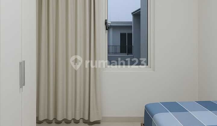 Rumah 2 Lantai SHM Hadap Selatan Baru Renovasi di Puri Media