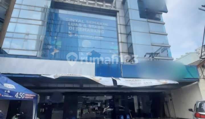 Gedung Perkantoran di Tengah Kota Simpang Lima