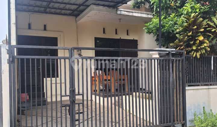 For Sale / For Rent Strategic House Near Public Facilities