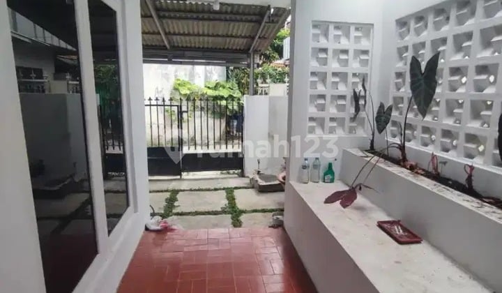 Rumah Siap Huni di Kawasan Strategis Cibabat, Lingkungan Aman dan Nyaman, Dekat Berbagai Fasilitas Umum.