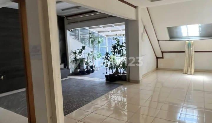 Senopati 3 Floors 1 Basement Former Restaurant For Rent