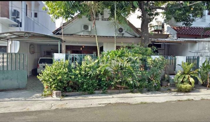 Rumah di Kawasan Bulungan Blok M Dekat MRT dan Transjakarta