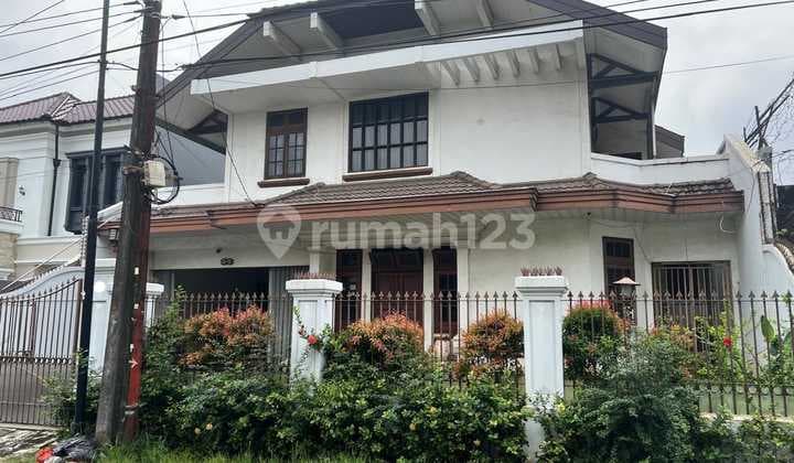 Rumah Luas di Karmel Kemanggisan Kebon Jeruk Bebas Banjir