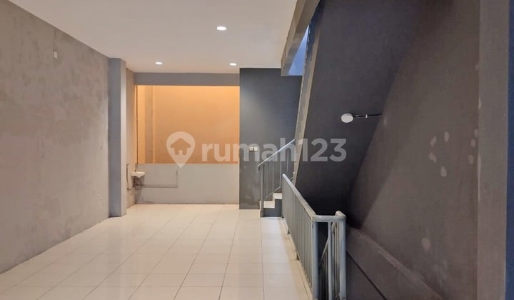 Disewakan Ruko Puri Indah Raya, Kembangan, 4×26 M², 2 LT, SHM