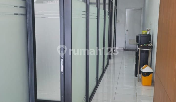 Ruko Mewah Furnished Siap Pakai di Singgasana Pradana, Bandung