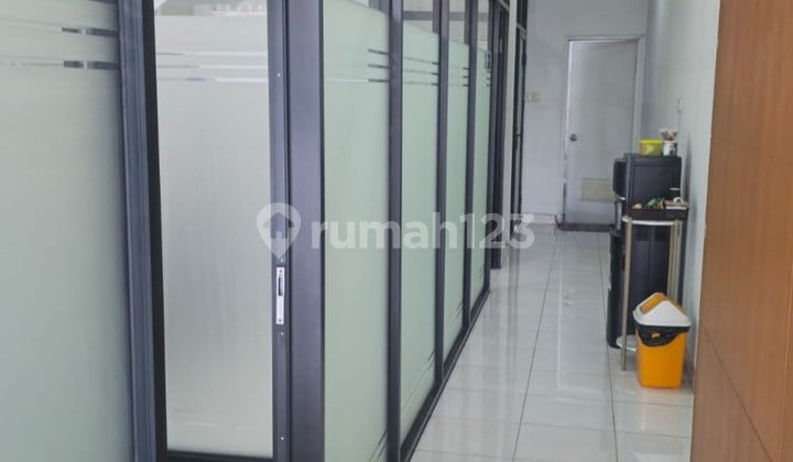 Ruko Mewah Furnished Siap Pakai di Singgasana Pradana, Bandung