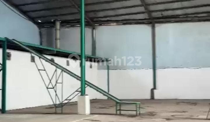 "Sell Cheap Warehouse Ready to Use with Freehold Title (SHM) on Jl. Cibolerang Industrial Estate"