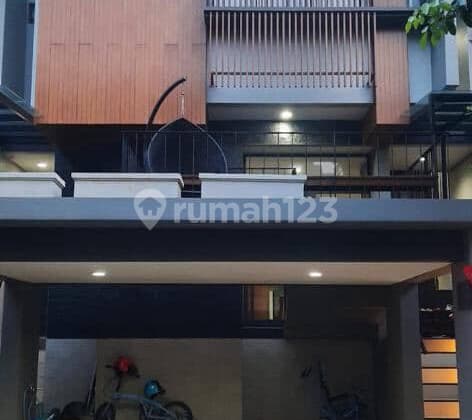 For Sale: House in BSD City Greenwich